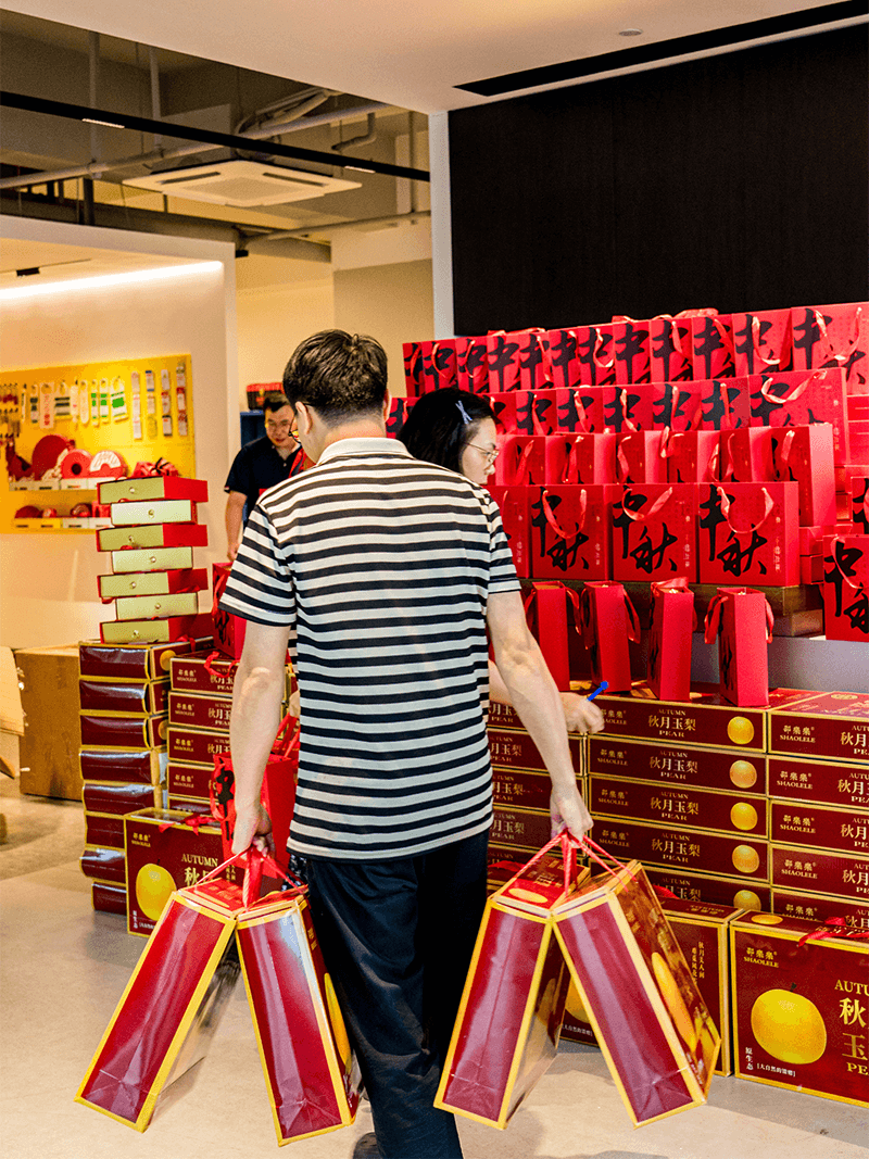 Wenzhou Boshi Safety Products Co., Ltd. (BOZZYS) Celebrates Mid-Autumn Festival with Thoughtful Gifts (2)